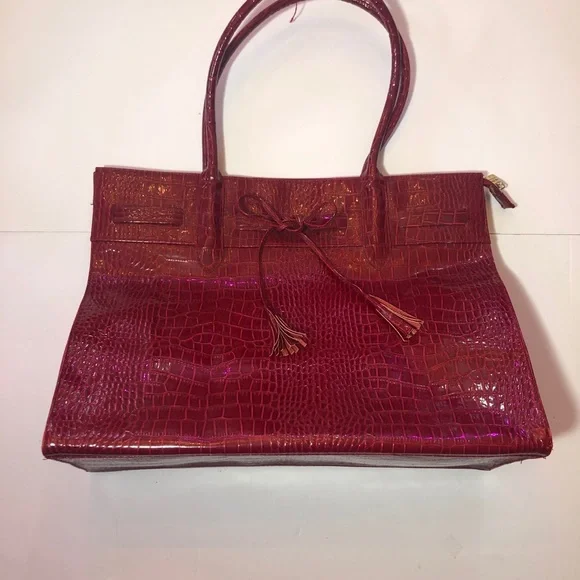 Elegant Red Crocodile-Embossed Shoulder Bag - Picture 2 of 12